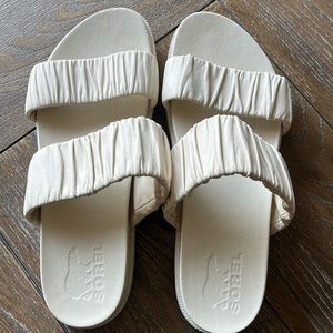 Sorel brand sandals in like new condition. Women’s size 10 cream color.